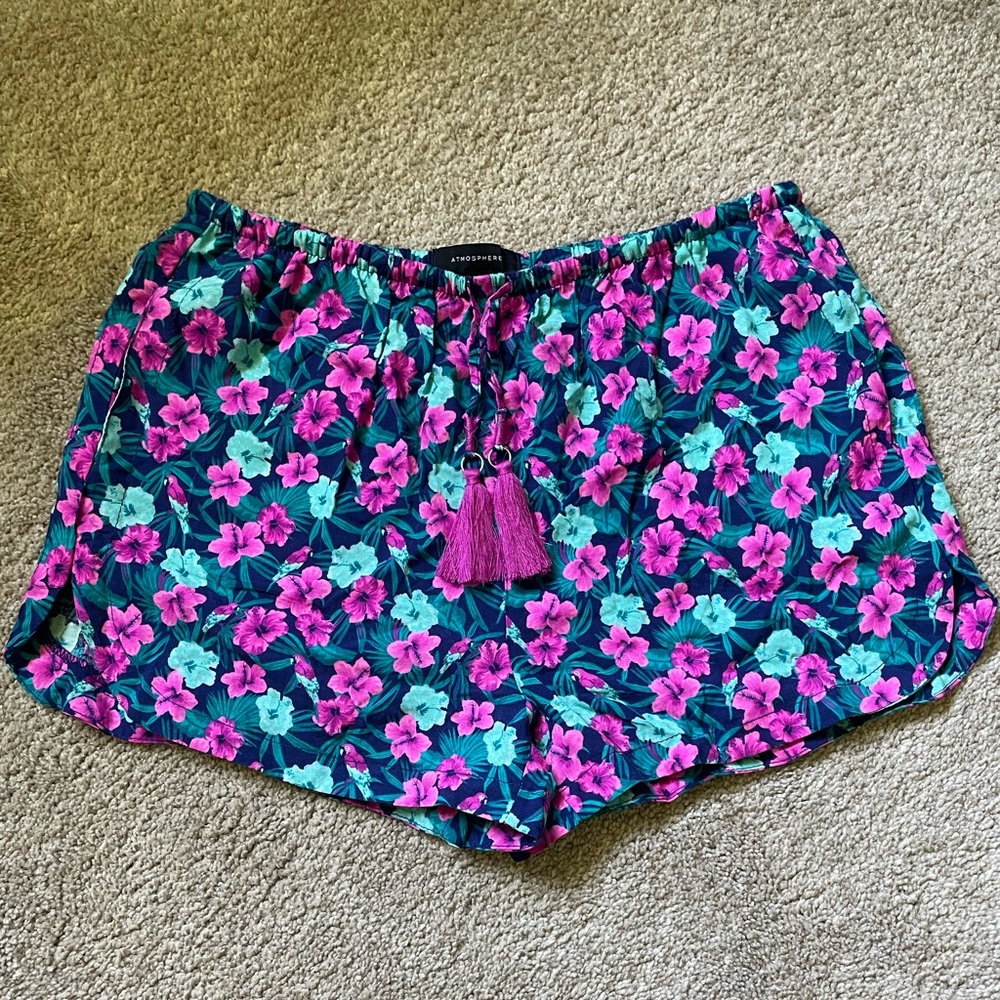 Atmosphere Women’s Hibiscus Floral Shorts Size 6